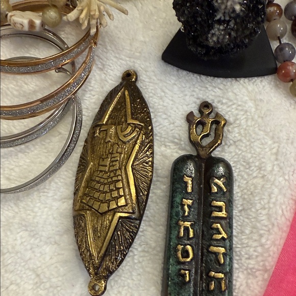 Come dig with me. Unlisted gorgeousness in every price range. - Picture 16 of 17